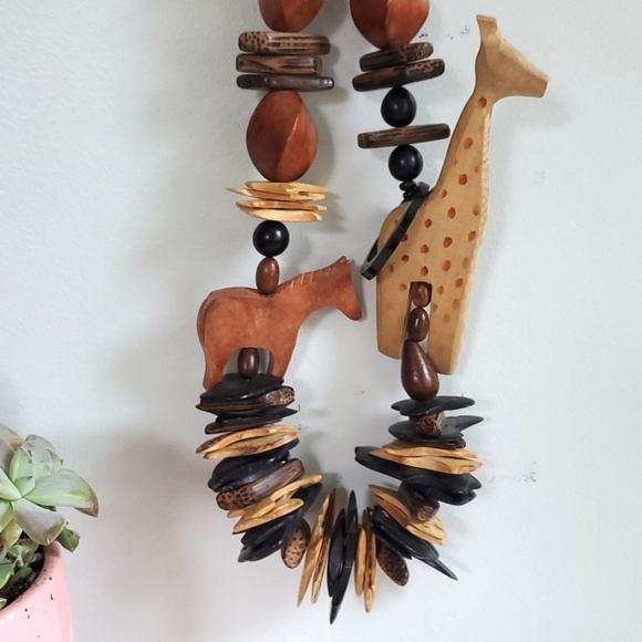 Vintage Wooden Hand Crafted Safari Necklace - Picture 4 of 8